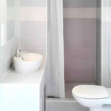 Maison Charmante Avec Piscine Privee A Orthoux-serignac-quilhan Holiday home