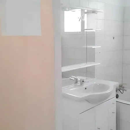 Maison Charmante Avec Piscine Privee A Orthoux-serignac-quilhan بيت للعطل *