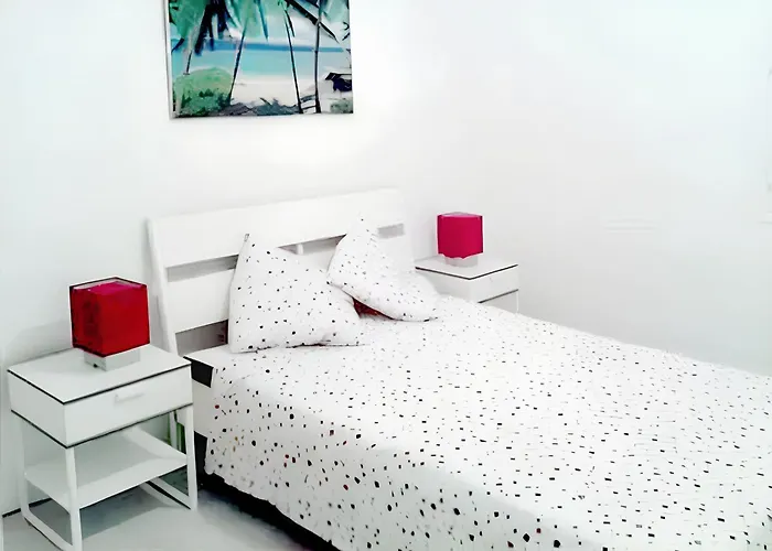 Hébergement de vacances Maison De 4 Avec Piscine Privee Jardin Clos Et Wifi A Orthoux Serignac Quilhan *